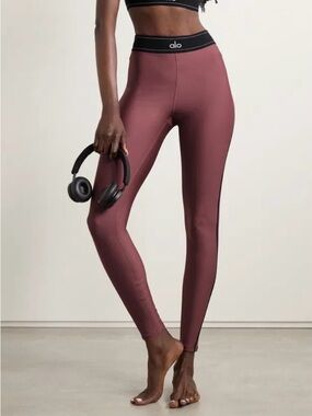 Alo High-Waist Suit Up Luxe Legging in Truffle/Black Small